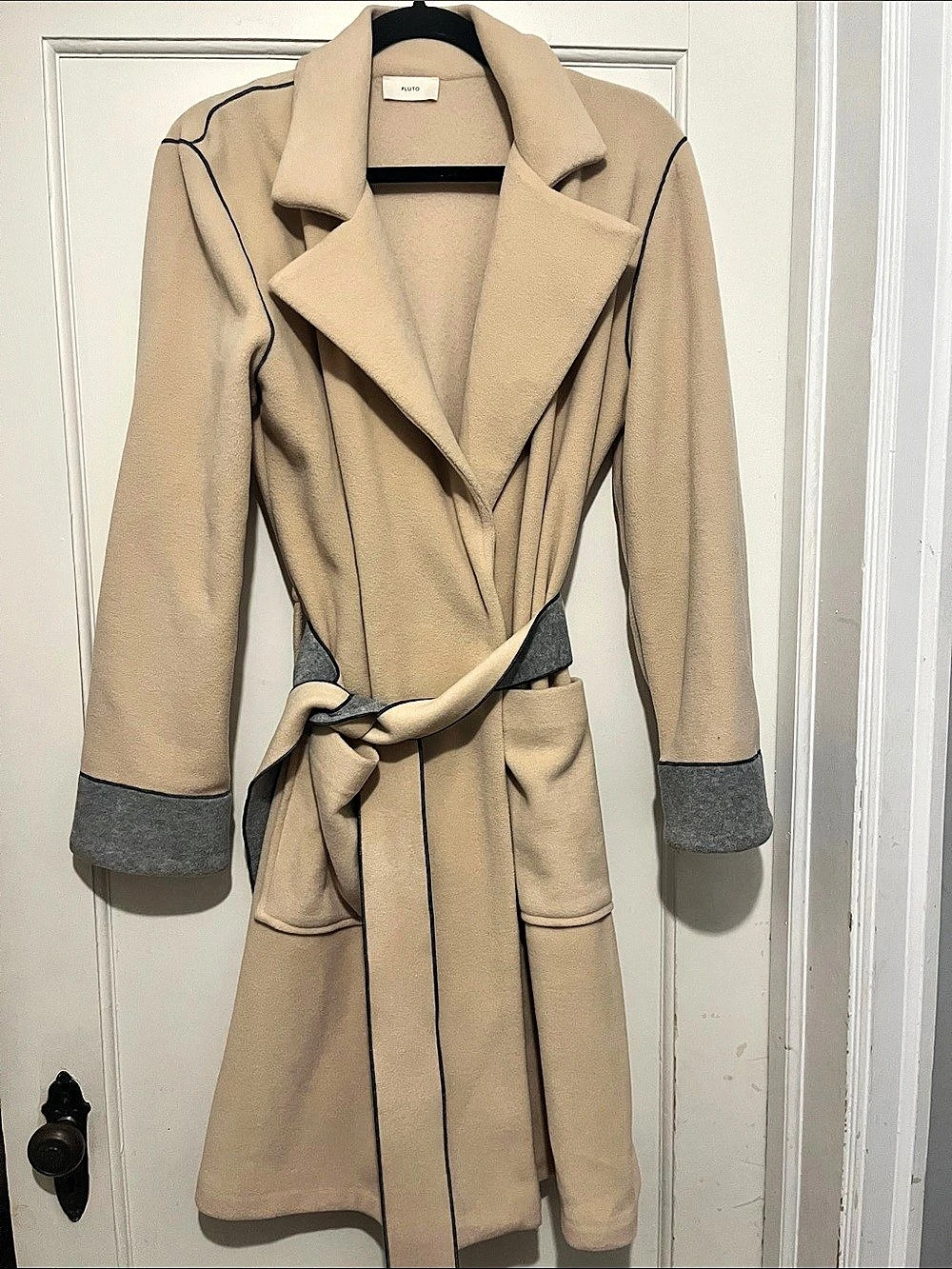 PLUTO Wrap Robe in Beige & Gray Size 40 Like New